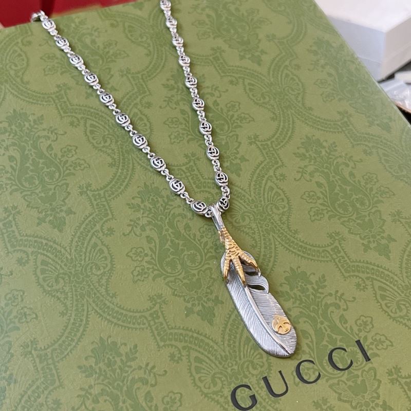 G*u*i necklaces